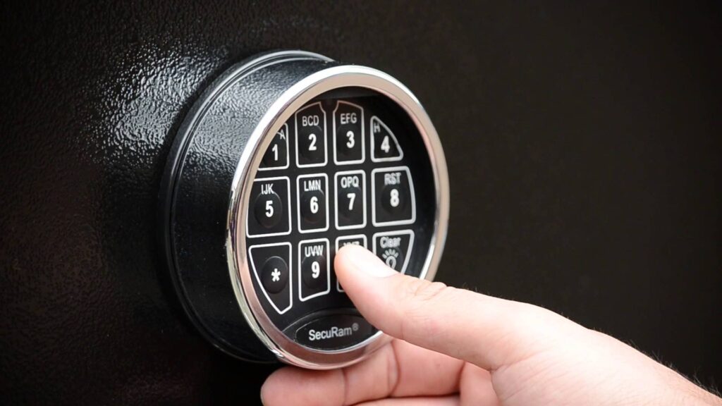 FINGER CLICK CODE NUMBER ON SAFE CODE CRACKING HOUSTON KEY LOCKSMITH