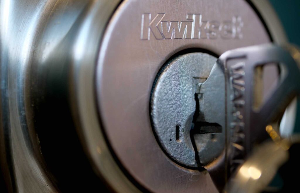 a key turn the cylinder door locks inside Houston locksmith
