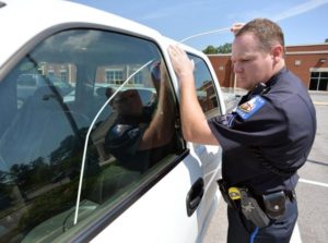 a police officer unlock car door with locksmith tools in houston tx for free