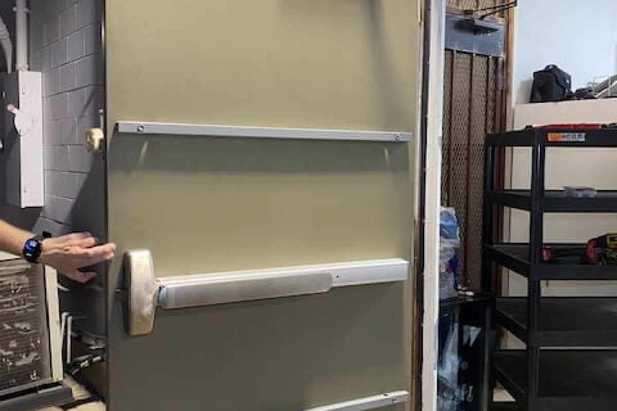 commercial-locksmith-galleria-hero Commercial locksmith servicing access control system at Galleria Houston – Houston Key Locksmith
