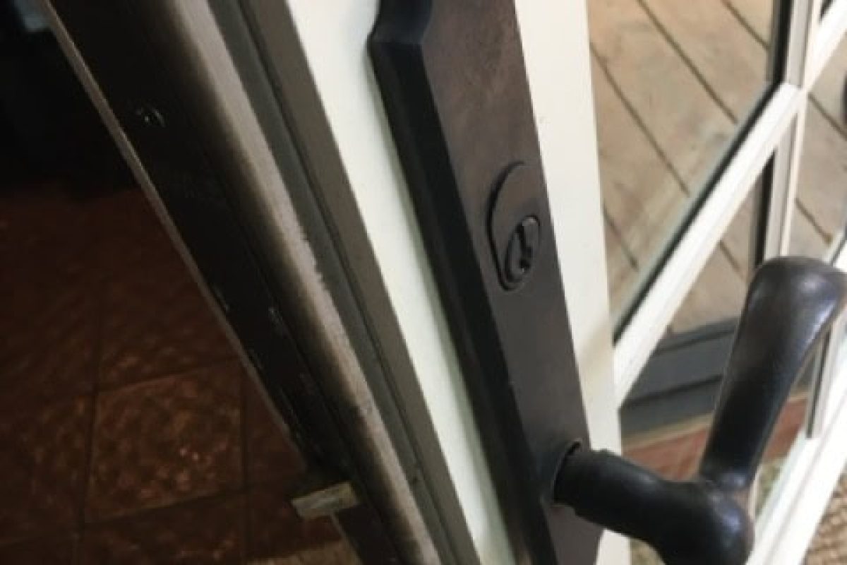 residential-locksmith-river-oaks-hero Residential locksmith installing smart lock on home in River Oaks Houston – Houston Key Locksmith